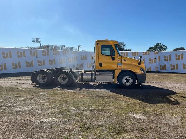 Image of Freightliner Cascadia equipment image 3