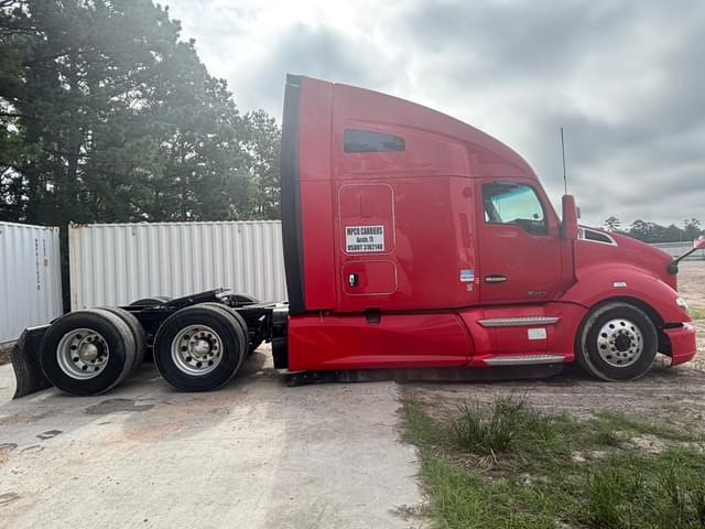 Image of Kenworth T680 equipment image 3