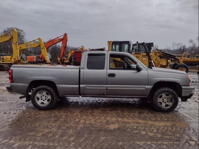 Image of Chevrolet 1500 equipment image 2