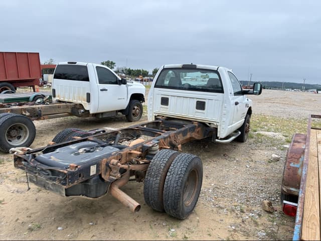 Image of Dodge Ram 3500 equipment image 2