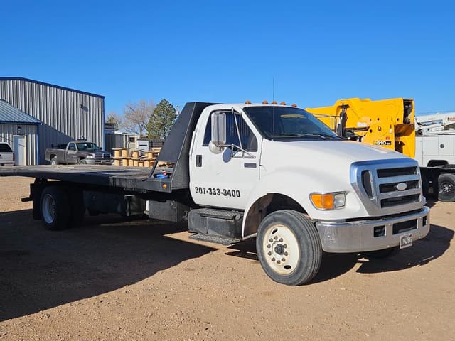 Image of Ford F-750 equipment image 3