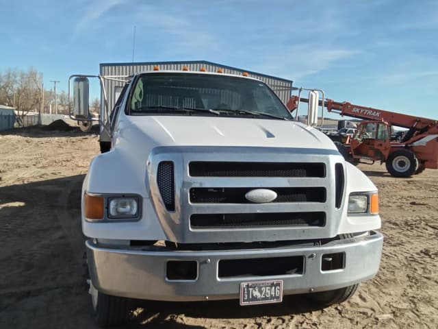 Image of Ford F-750 equipment image 2