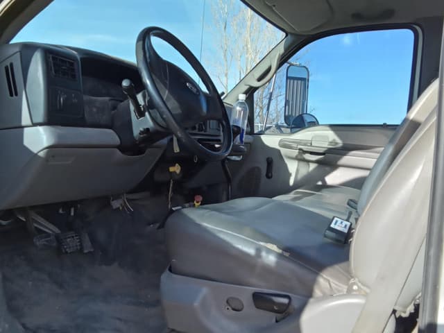 Image of Ford F-750 equipment image 4