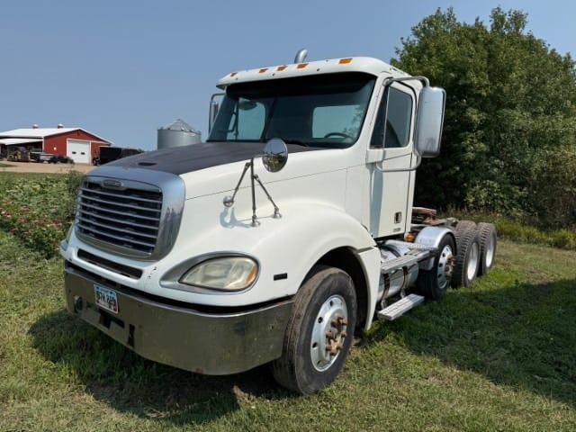 2007 Freightliner Columbia Equipment Image0