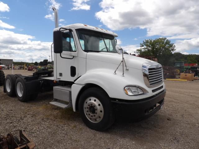 Image of Freightliner Columbia 120 Primary image