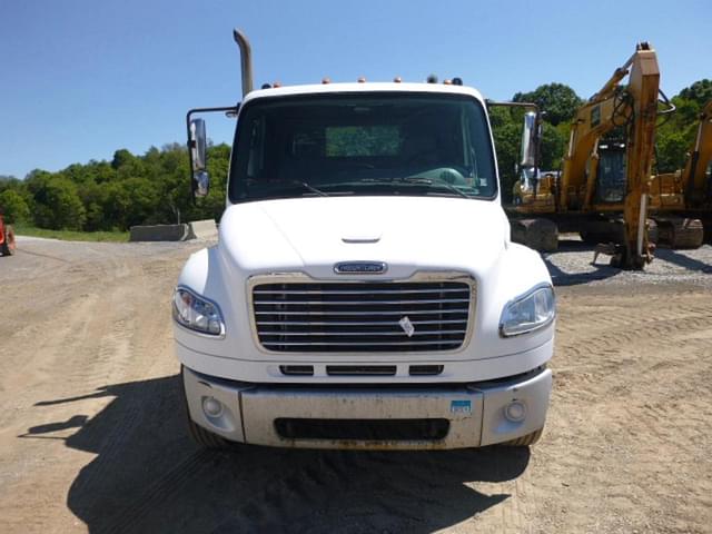 Image of Freightliner M2106 equipment image 1