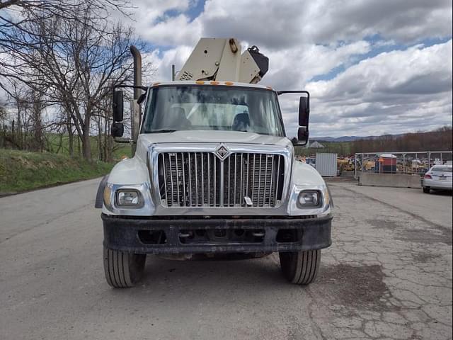 Image of International 7500 equipment image 3