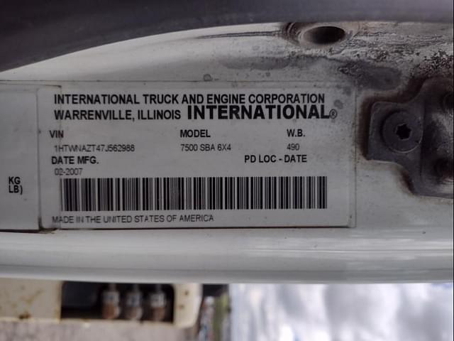 Image of International 7500 equipment image 4