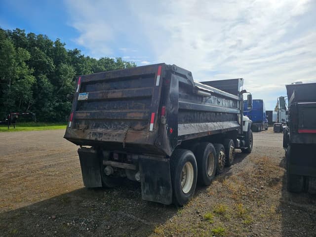 Image of International 7600 equipment image 4