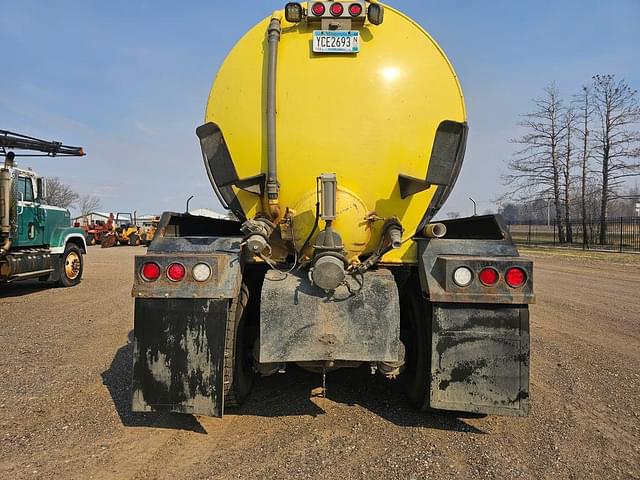 Image of International 7700 equipment image 3