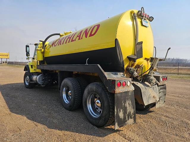 Image of International 7700 equipment image 2