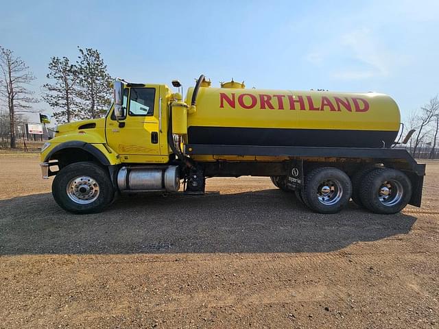 Image of International 7700 equipment image 1