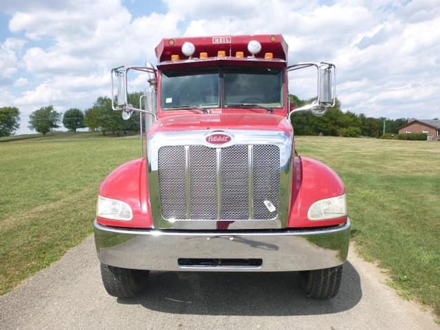 Image of Peterbilt 335 equipment image 1