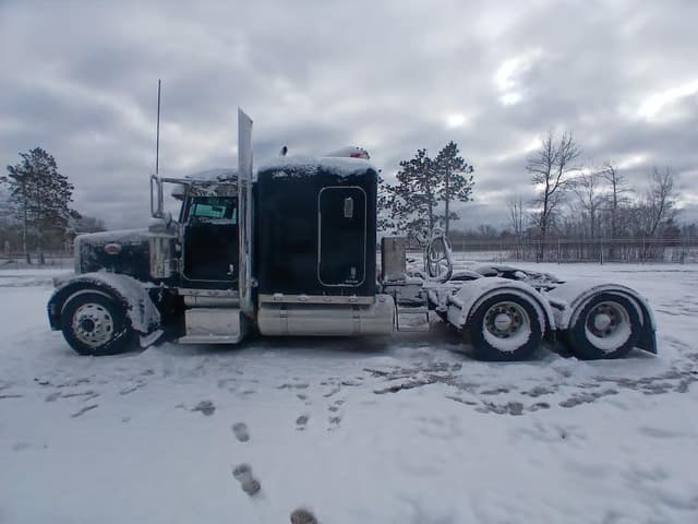 Image of Peterbilt 379 equipment image 1
