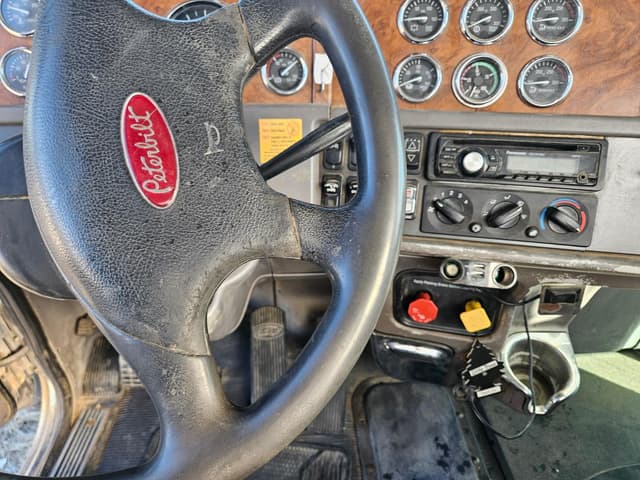 Image of Peterbilt 379 equipment image 4