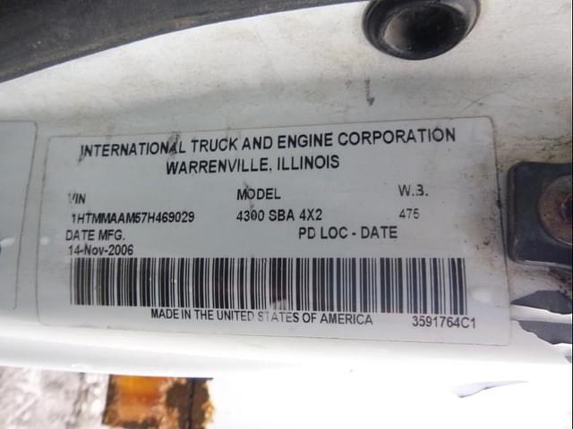 Image of International 4300 equipment image 4