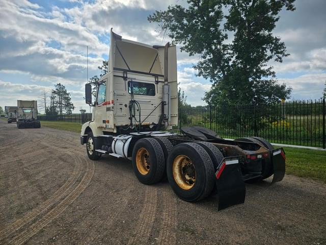 Image of Volvo VN equipment image 2