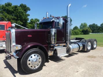 Main image Peterbilt 389