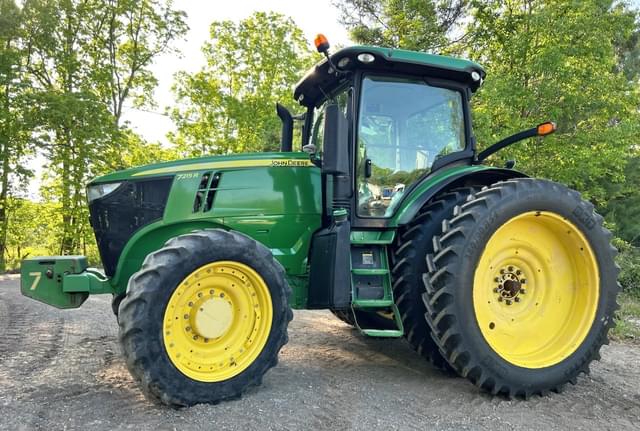 Image of John Deere 7215R equipment image 1