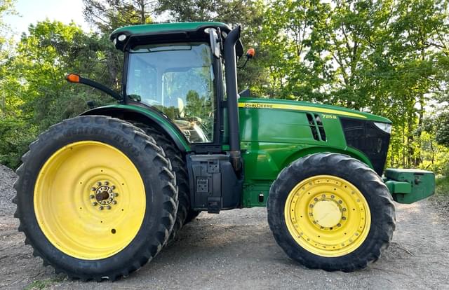 Image of John Deere 7215R equipment image 2