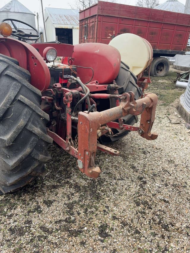 Image of International Harvester 340 equipment image 4