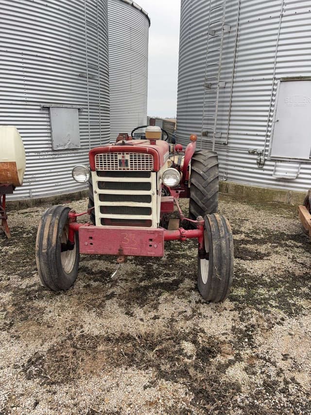 Image of International Harvester 340 equipment image 2