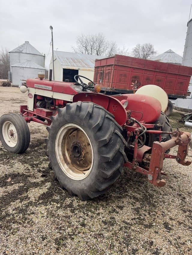 Image of International Harvester 340 equipment image 3