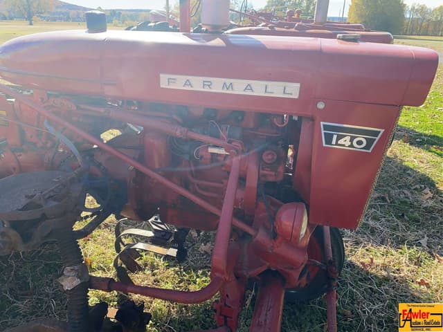 Image of Farmall 140 equipment image 2