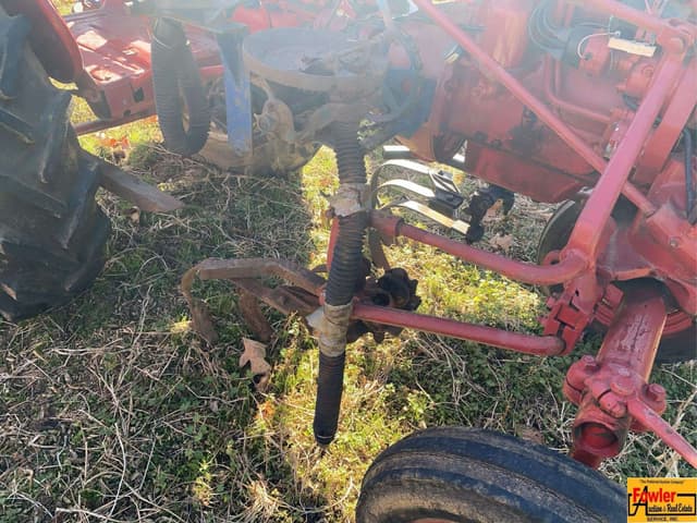 Image of Farmall 140 equipment image 4