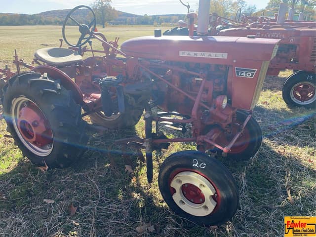 Image of Farmall 140 equipment image 1