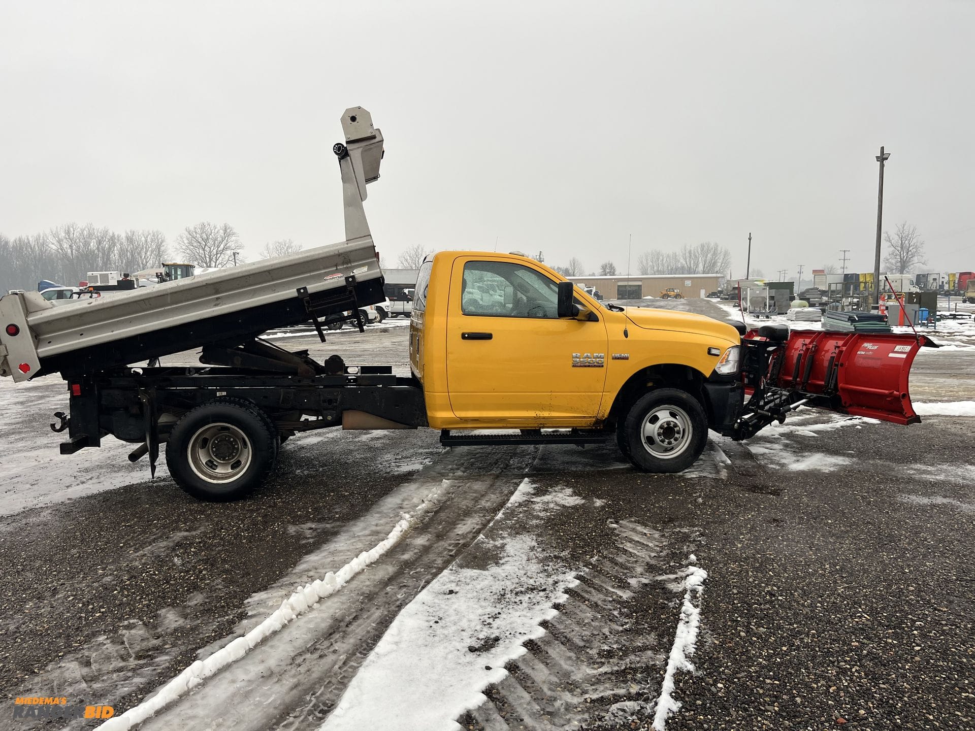 2013 Dodge Ram 3500 Equipment Image0