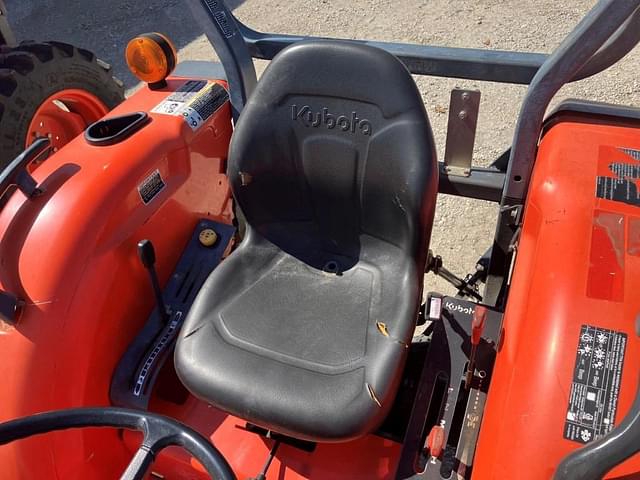 Image of Kubota MX5800 equipment image 4