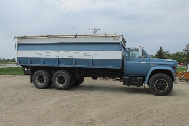 Image of Chevrolet C60 equipment image 3