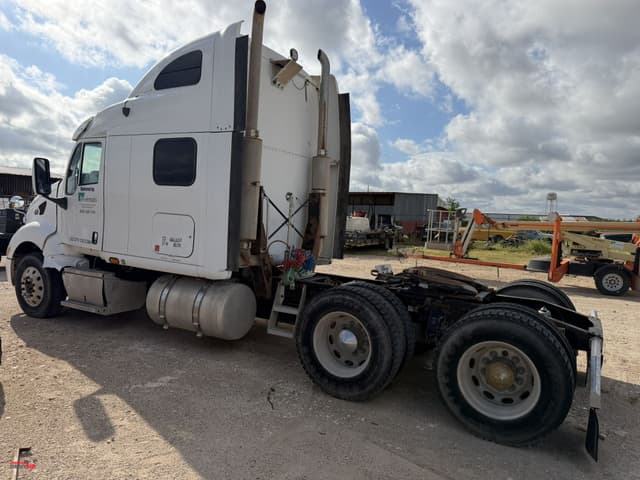 Image of Peterbilt 387 equipment image 1