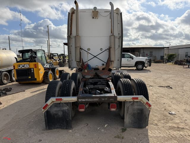 Image of Peterbilt 387 equipment image 2