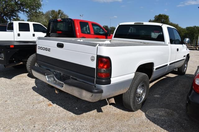 Image of Dodge Ram 2500 equipment image 2
