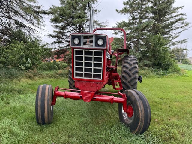 Image of International Harvester 1466 equipment image 2