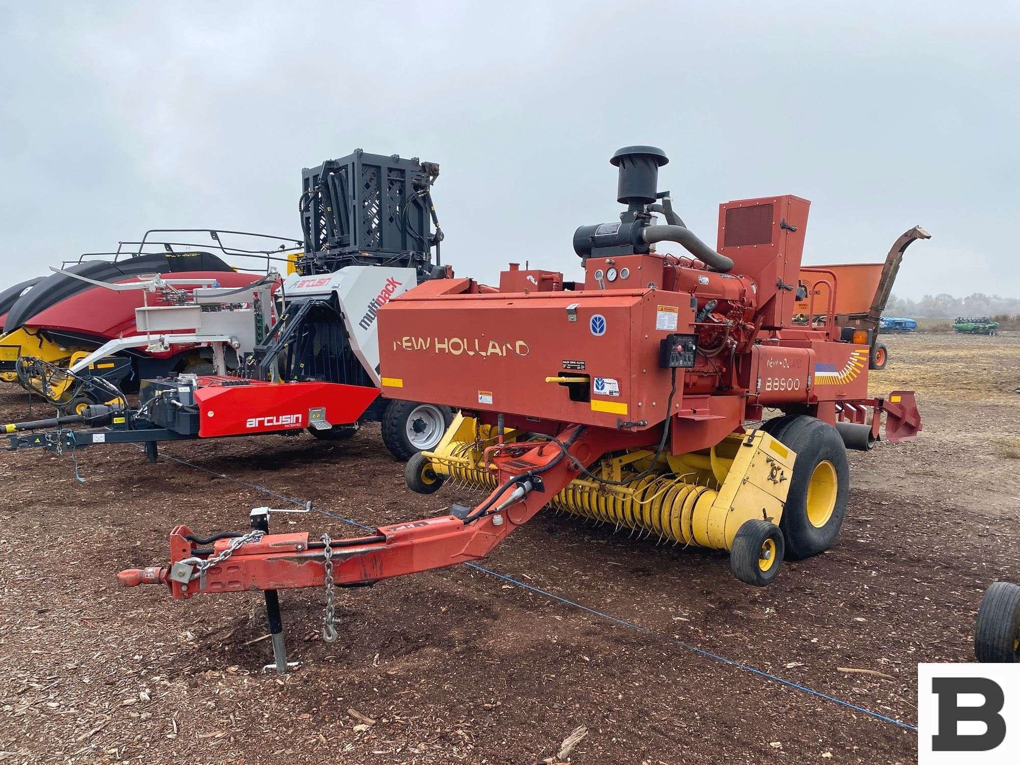 2002 New Holland BB900 Equipment Image0