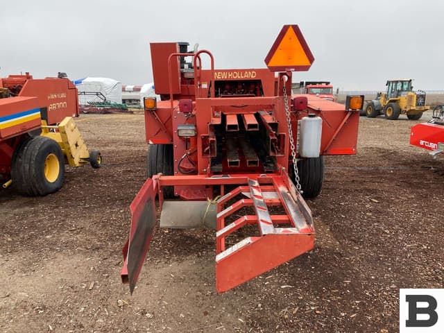 Image of New Holland BB900 equipment image 2