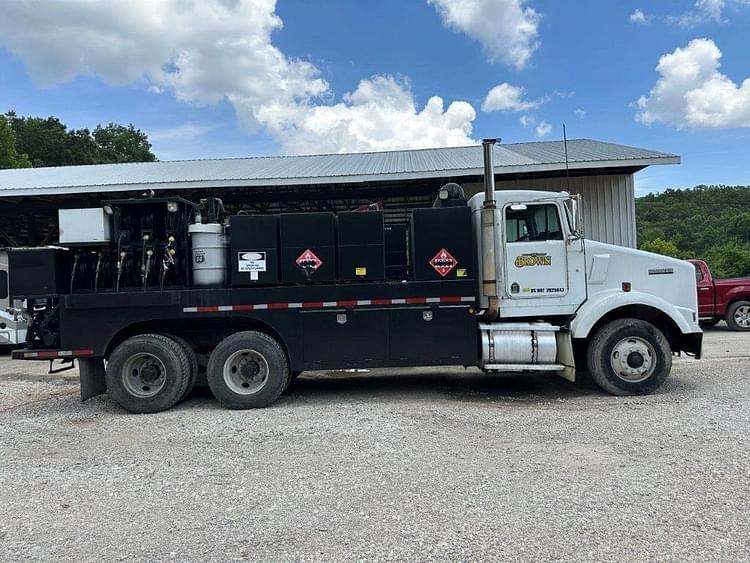 2004 Freightliner FL70 Equipment Image0