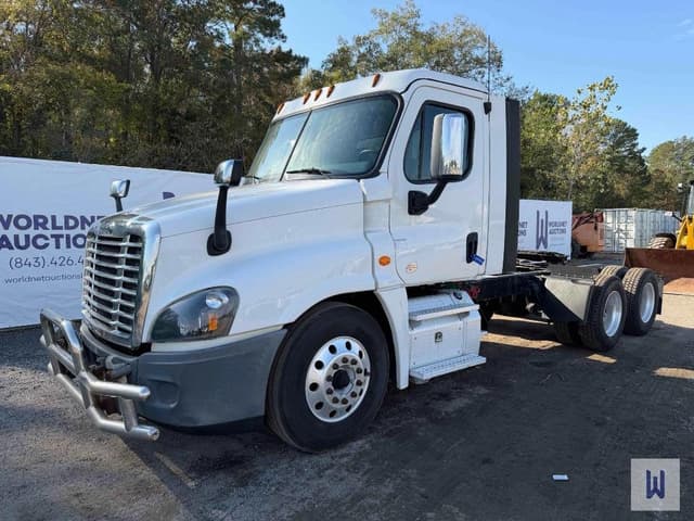 Image of Freightliner Cascadia 125 equipment image 1
