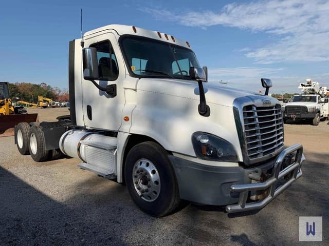 Image of Freightliner Cascadia 125 equipment image 3