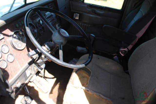 Image of Kenworth T800B equipment image 4