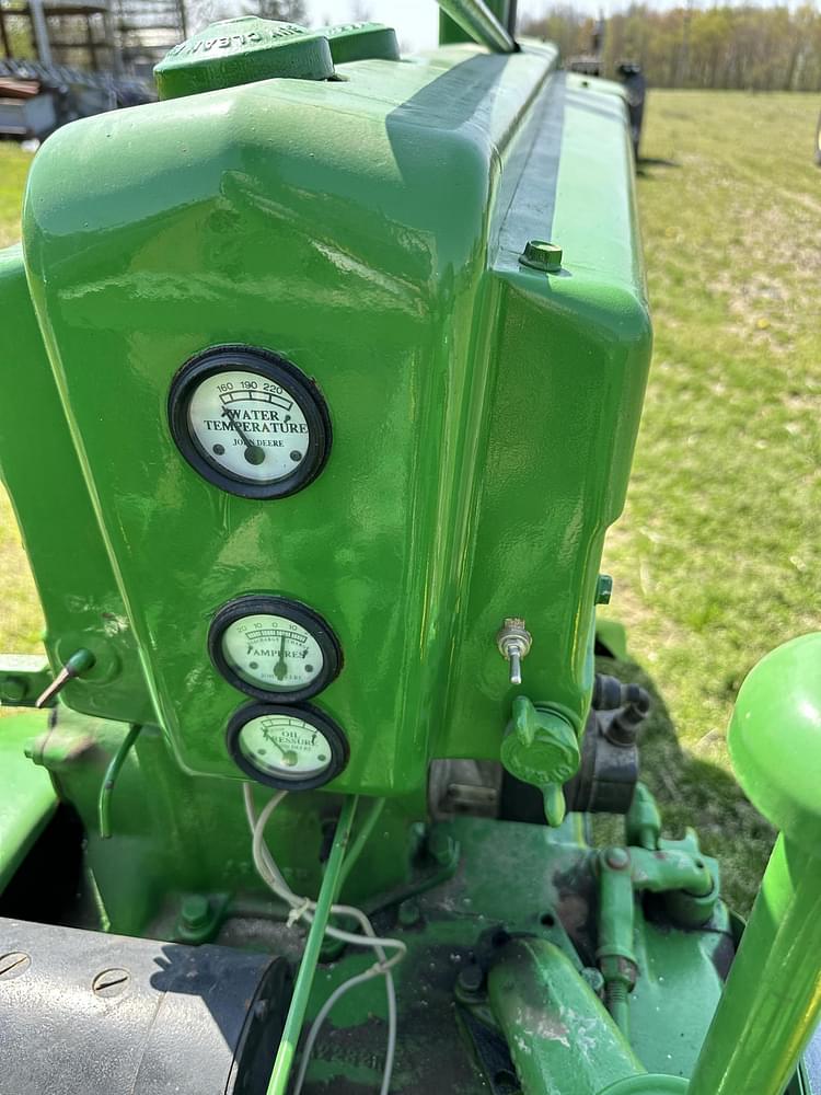 Main image John Deere A 33