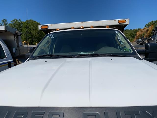Image of Ford F-550 equipment image 2