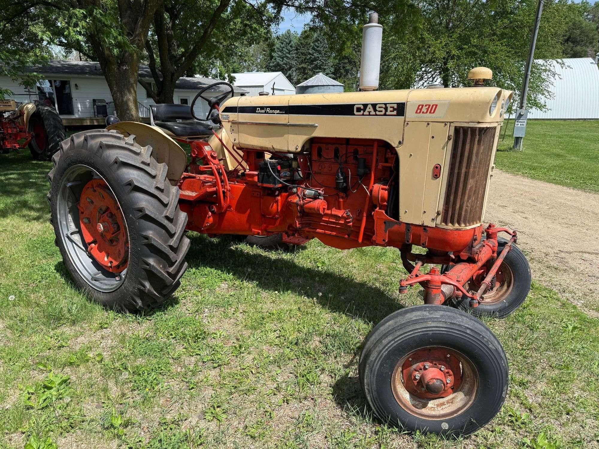 Case 830 Equipment Image0