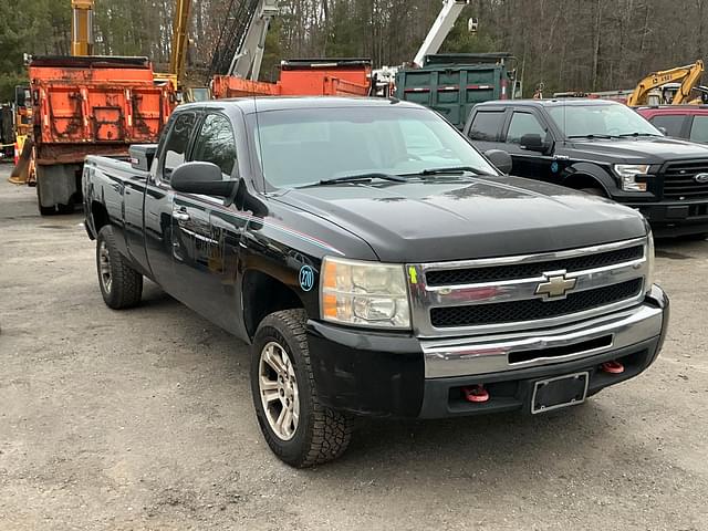 Image of Chevrolet Silverado equipment image 2