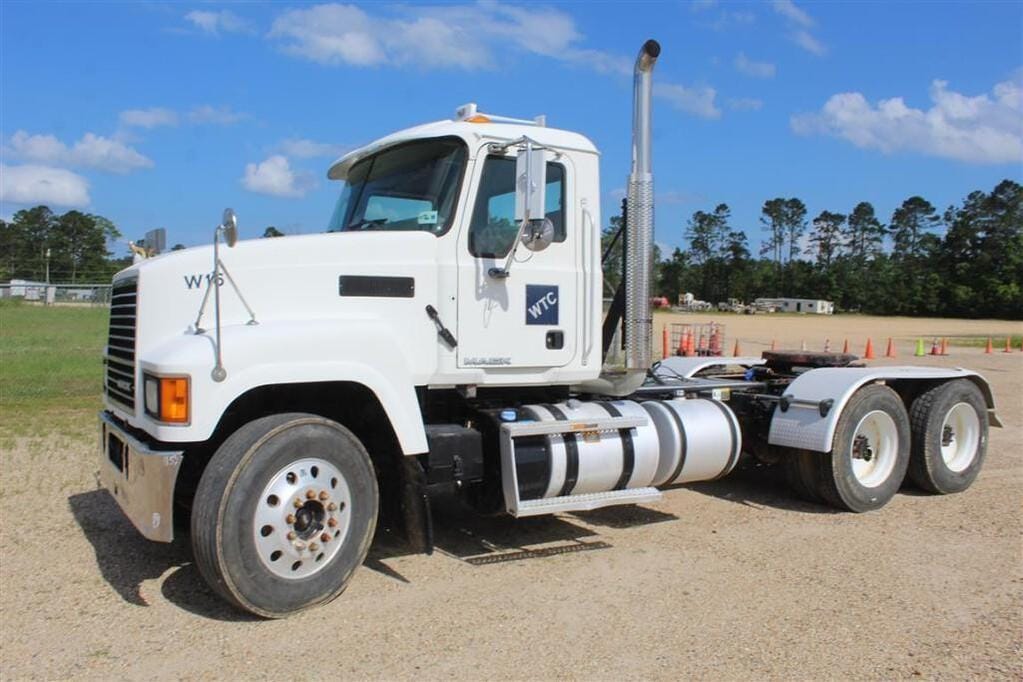 Main image Mack CHU613