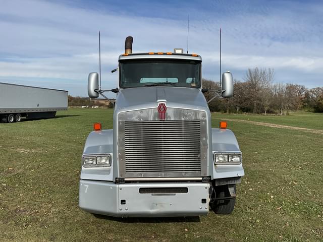 Image of Kenworth T8 equipment image 1