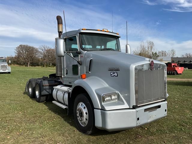 Image of Kenworth T8 equipment image 2